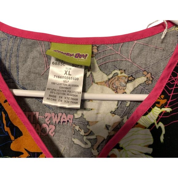 Scooby Doo Womens Size XL Scrub Top Shirt Halloween Spider Spooky Web Black Pink - Picture 2 of 4